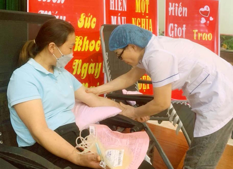 Từ Chiến dịch “Những giọt máu hồng” hè 2024 huyện Na Rì, cơ quan chuyên môn đã nhận được 244 đơn vị máu . z5385954809599_5fcc4e9150cf03bb4c5454503bf76865.jpg