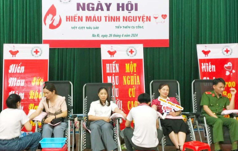 Chiến dịch “Những giọt máu hồng” hè 2024 huyện Na Rì nhận được sự tham gia của đông đảo các tầng lớp Nhân dân. z5385932900046_b359e7f8dbf2e0e2ac6eef96ee08a4b6.jpg