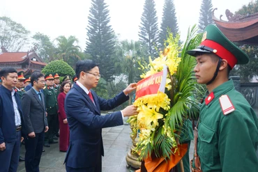 Dâng hương tưởng niệm Chủ tịch Hồ Chí Minh và Đại tướng Võ Nguyên Giáp tại Khu Di tích lịch sử Quốc gia đặc biệt ATK Định Hóa