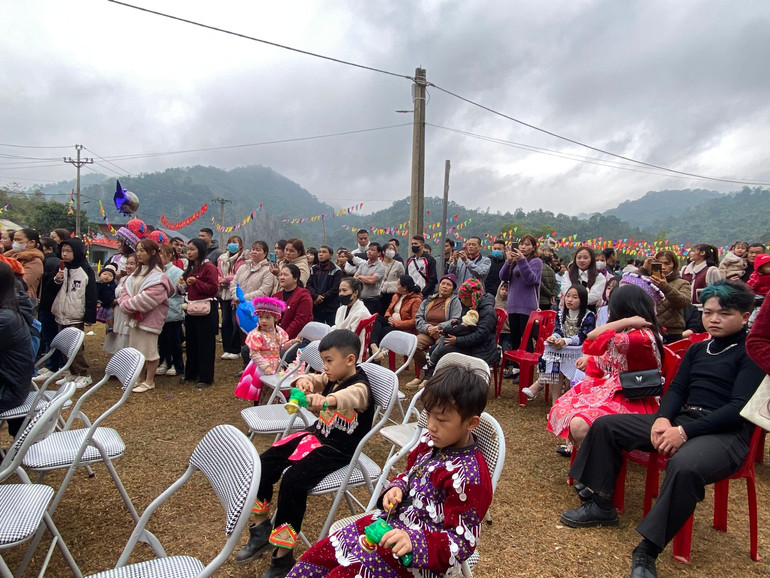 Ngày hội thu hút đông đảo người dân. nhan-dan.jpg