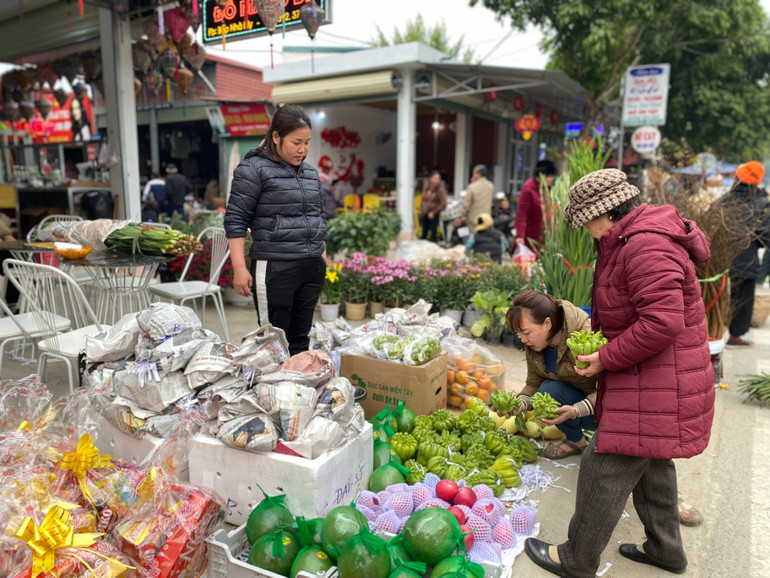 Lựa chọn hoa quả để sắp mâm lễ thắp hương năm mới. phat-thu.jpg