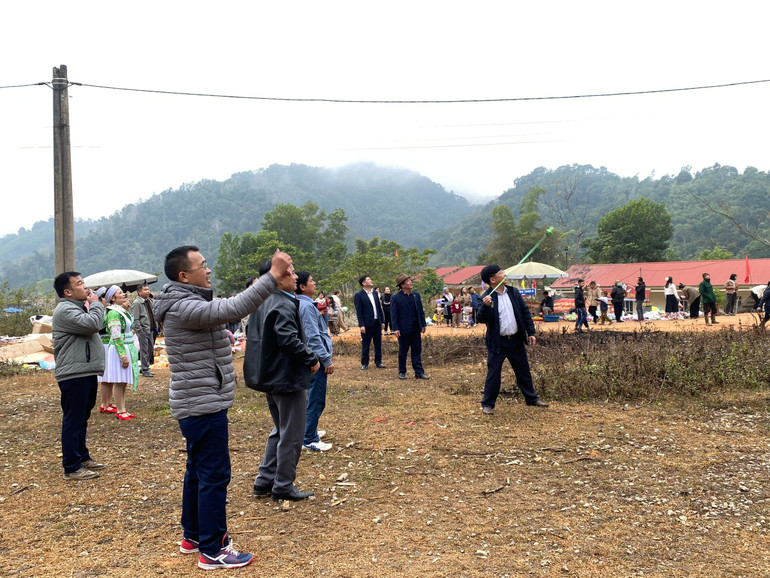 Trò chơi tung còn. tung-con.jpg