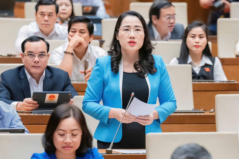 Phó Chủ nhiệm Ủy ban Tư pháp của Quốc hội Nguyễn Thị Thủy (ĐBQH thuộc Đoàn ĐBQH tỉnh Bắc Kạn) đề nghị cần có cơ chế đặc thù, đặc cách cho các địa phương bị ảnh hưởng sau bão Yagi. z5997319283537-bc5cca670256628c6ffe65366ab76ec7.jpg