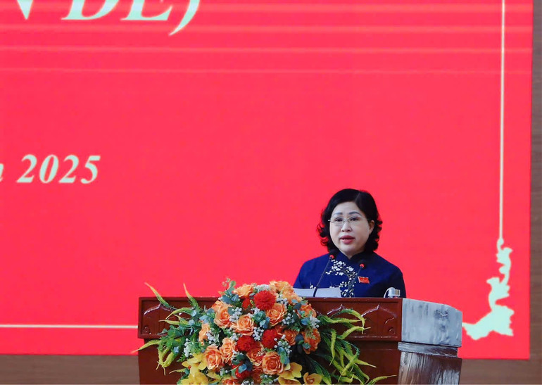 Đồng chí Phương Thị Thanh, Chủ tịch HĐND tỉnh phát biểu bế mạc Kỳ họp. z6677364406864-119269828502d9905c2419d6c3a82c6b.jpg