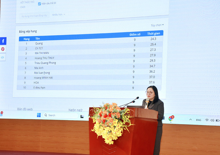 Giảng viên hướng dẫn về kỹ năng sử dụng phần mềm trí tuệ nhân tạo trong xử lý công việc. 6.jpg