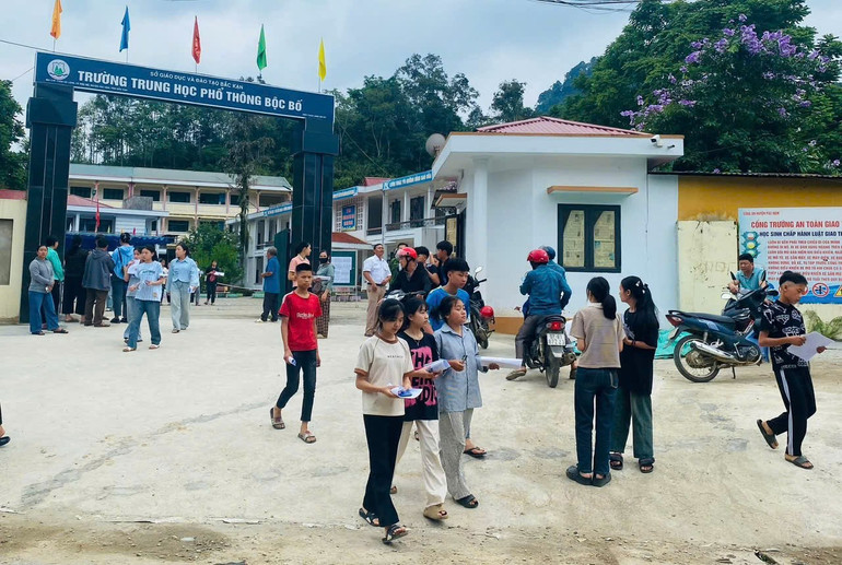 Đề thi môn Toán có độ phân hóa kiến thức cao. z6670546468592-868b06db6d2149d0eb7f132daf40b7db.jpg