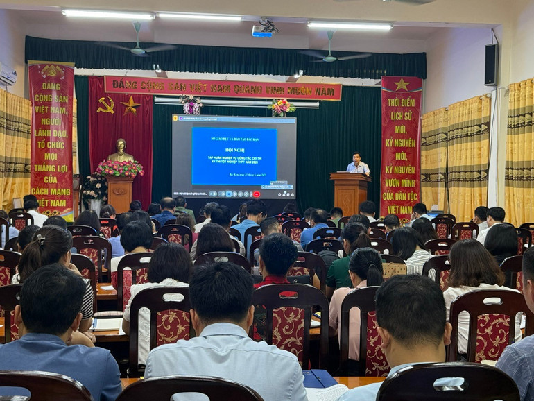 Hội nghị tập huấn nghiệp vụ cho cán bộ tham gia công tác coi thi kỳ thi tốt nghiệp THPT năm 2025. z6726981668515-d6c1458307f46b7df8802b880e277578.jpg