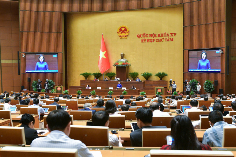 Thống đốc Ngân hàng Nhà nước Nguyễn Thị Hồng trả lời câu hỏi chất vấn của đại biểu Quốc hội. td-nhnn-tra-loi-cv-1111.jpg