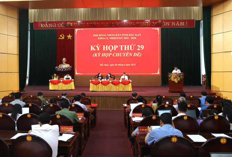 Khai mạc Kỳ họp thứ 29 (Kỳ họp chuyên đề), HĐND tỉnh Bắc Kạn khóa X. z6676639874365-a9040354533beaface1548893ddc0e84.jpg