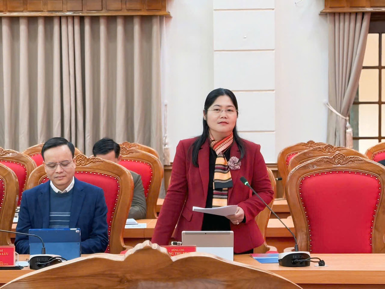 Đồng chí Hoàng Thu Trang, Ủy viên Ban Thường vụ Tỉnh ủy, Phó Chủ tịch UBND tỉnh đóng góp ý kiến vào chương trình phối hợp. z6215076292904-59f43f076f890f8b4f5f839b2a4cbcc1.jpg