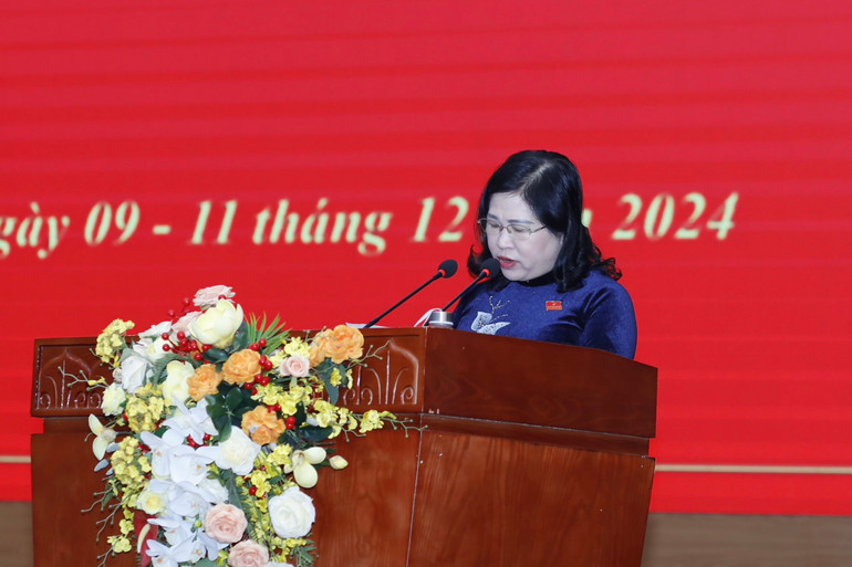 Đồng chí Phương Thị Thanh, Phó Bí thư Thường trực Tỉnh ủy, Chủ tịch HĐND tỉnh phát biểu khai mạc phiên chất vấn và trả lời chất vấn. z6118181887444-30bae9cdd9180de8d35a91373ecd581c.jpg