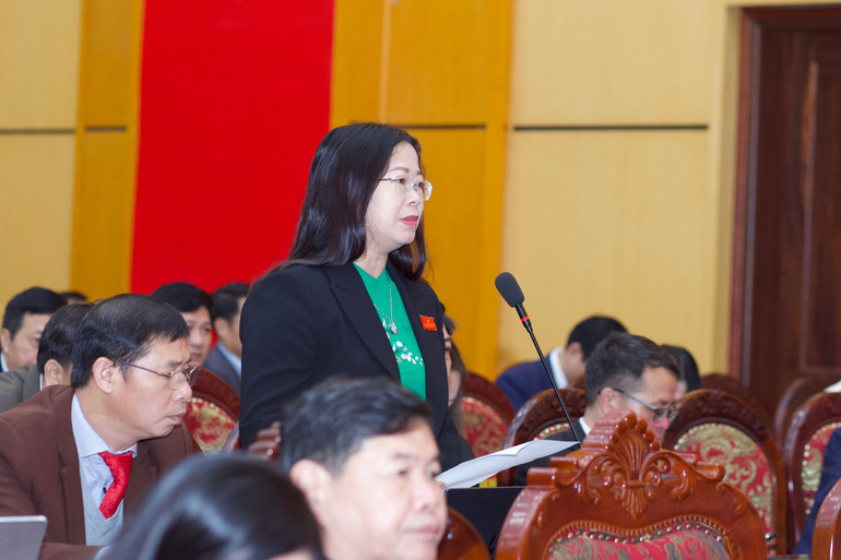 Đại biểu Trần Thị Thu Hương, đơn vị huyện Ngân Sơn. z6118182428408-79b3a1e34cc62b8bde865cf9aec20649.jpg