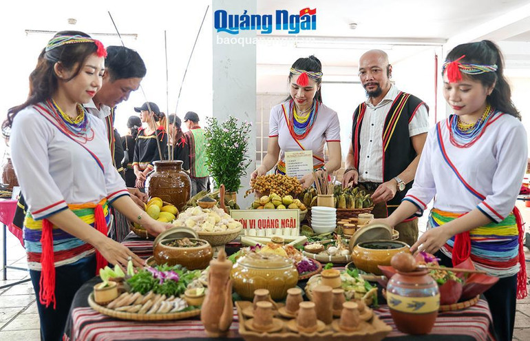 Đoàn Quảng Ngãi mang đến hội thi những món ăn độc đáo của đồng bào Cor huyện Trà Bồng. Đoàn Quảng Ngãi mang đến hội thi những món ăn độc đáo của đồng bào Cor huyện Trà Bồng.