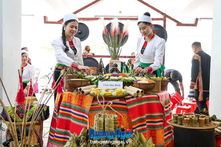 Ẩm thực của người Mường ở tỉnh Hòa Bình. Ẩm thực của người Mường ở tỉnh Hòa Bình.