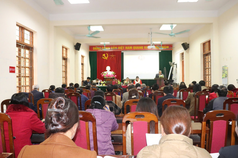 Chi bộ tổ dân phố 11A, thuộc Đảng bộ thị trấn Bằng Lũng, huyện Chợ Đồn tổ chức Đại hội lần thứ 28, nhiệm kỳ 2025 – 2028 vào chiều 07/12/2024. Ảnh: Hồng Hạnh z6108548447189-dd6aaebdbda5e0b27960fe2eec7c11d2.jpg