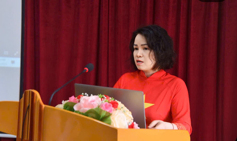 Đồng chí Hà Thị Ngần, Bí thư Chi bộ, Tổng biên tập Báo Bắc Kạn phát biểu tại Đại hội. z6717415902237-68614d4b0d7e12c0fad7cd09103102fa.jpg