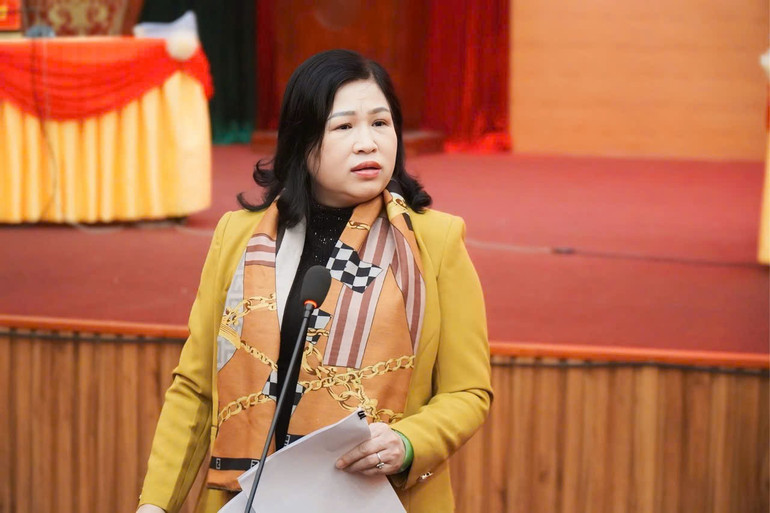 Đồng chí Phương Thị Thanh, Phó Bí thư Thường trực Tỉnh ủy, Chủ tịch HĐND tỉnh trao đổi, làm rõ và thống nhất với các ý kiến kiến nghị của đại biểu. z6116968855661-e74204f8752dde192f532319f567b876.jpg