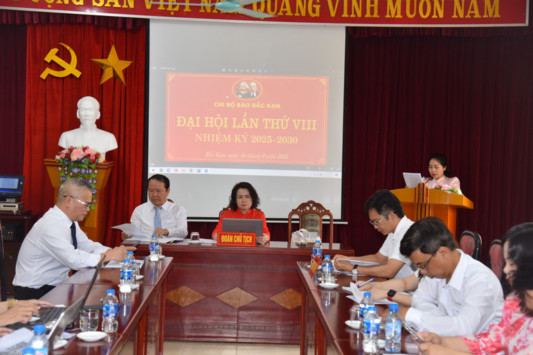Đại hội lần thứ VIII, Chi bộ Báo Bắc Kạn. nik-0946.jpg