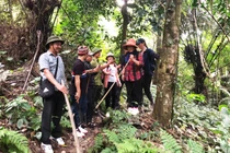 Đưa khách du lịch đi trải nghiệm tại một số khu vực rừng đặc dụng là một trong những hình thức mới đem lại nguồn thu nhập cho người dân huyện Ba Bể.