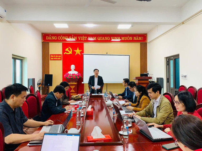 Quang cảnh cuộc họp z6471790768210-6839e7f884ab0e446677fddbb19a3a2b.jpg