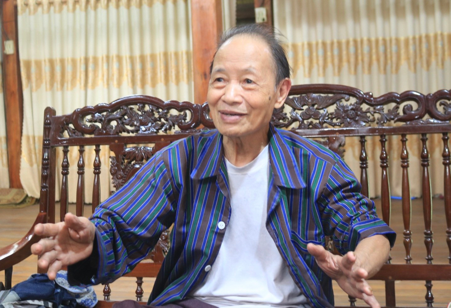 Cụ ông Hà Văn Tồn có nhiều trăn trở với dòng sông Cầu. 4.jpg