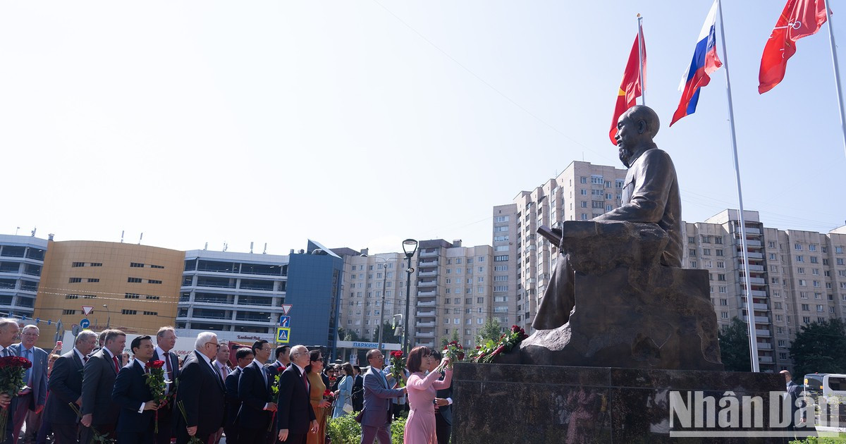 Lễ khánh thành tượng đài Chủ tịch Hồ Chí Minh tại Saint Petersburg (Nga), tháng 6/2023. Ảnh: THANH THỂ ndo-br-anh-dang-dt-3-4585-6934.jpg